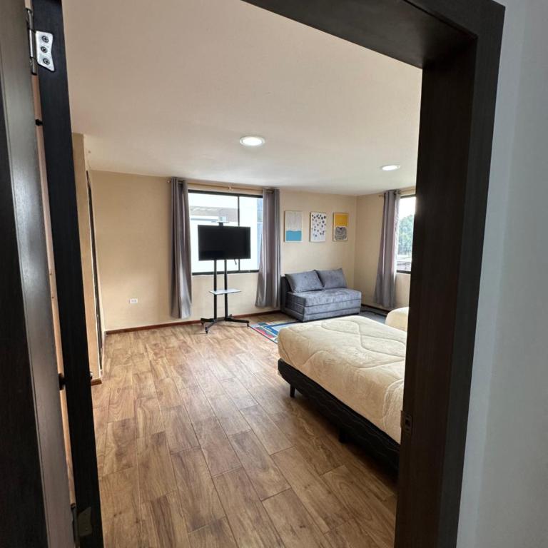 San Benito B&B cerca Quito Aeropuerto - Tumbaco - Family Room - 3