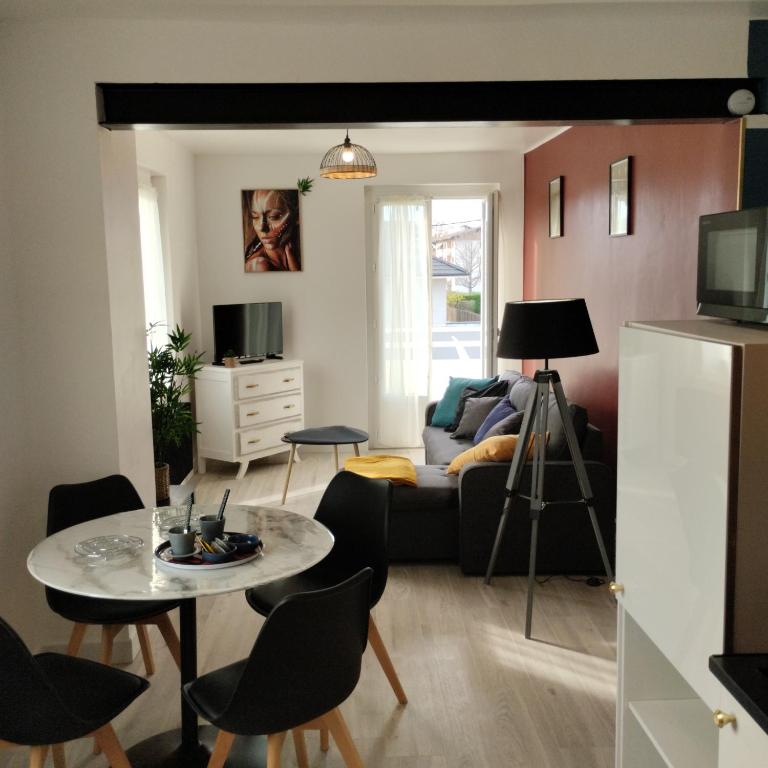 Appartement verdoyant au bord du lac Leman entre Evian et Thonon dans une Villa - Appartement 1 Chambre de Luxe - Vue sur Jardin - 8