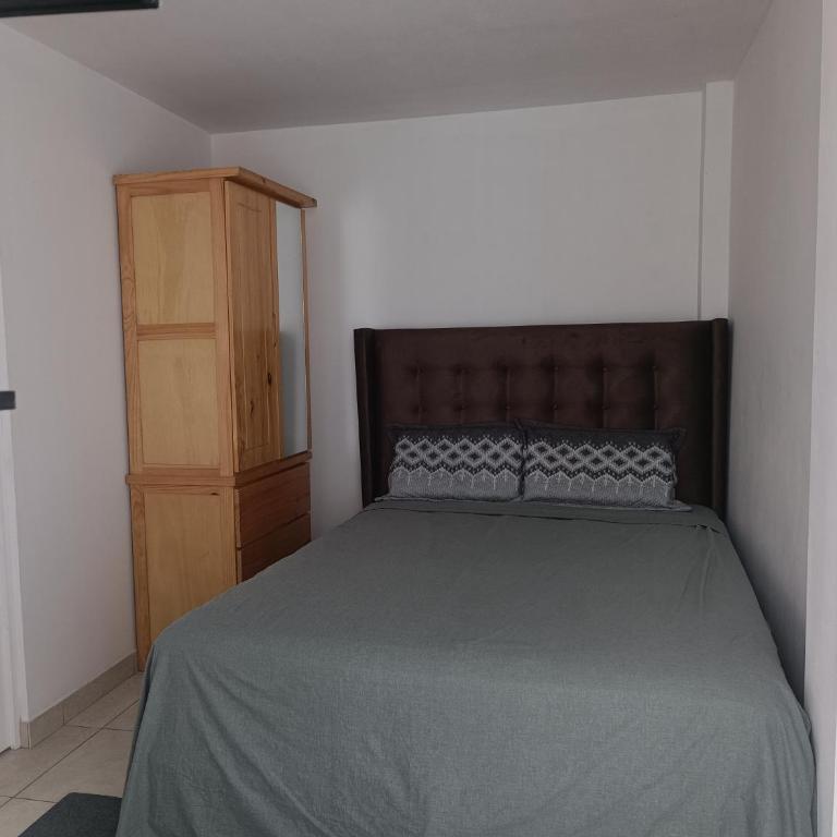Comfortable House - Three-Bedroom House - 23