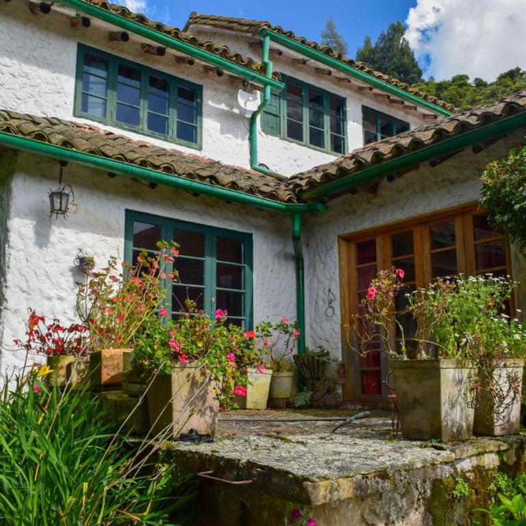 Alameda Country House - Four-Bedroom House - 1