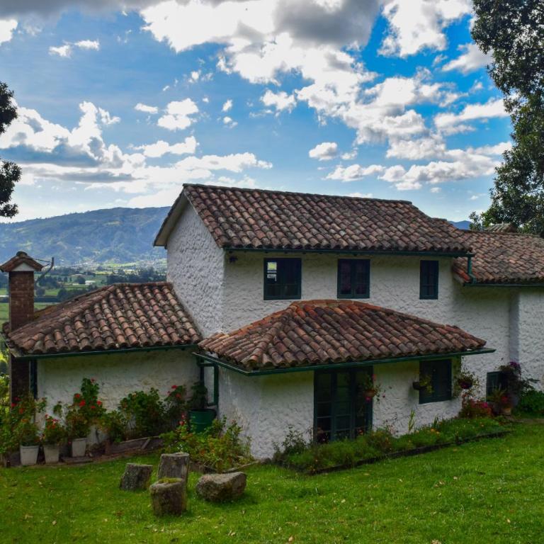 Alameda Country House - Four-Bedroom House - 8