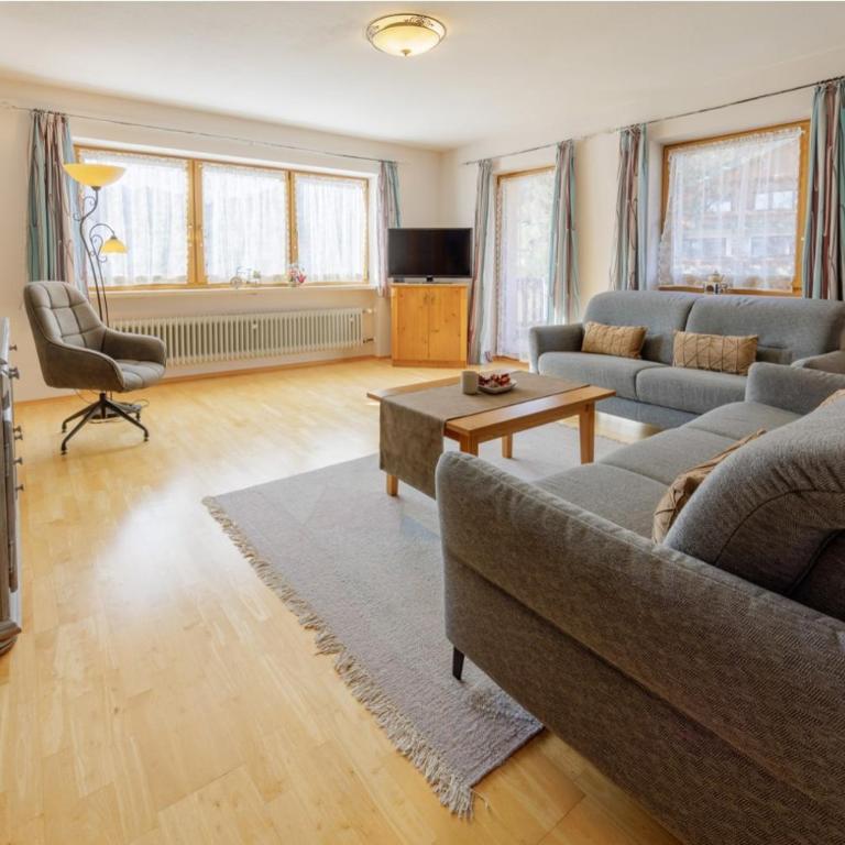 Ferienwohnungen am Westernberg inkl. Chiemgaukarte - Apartment mit Balkon - 1
