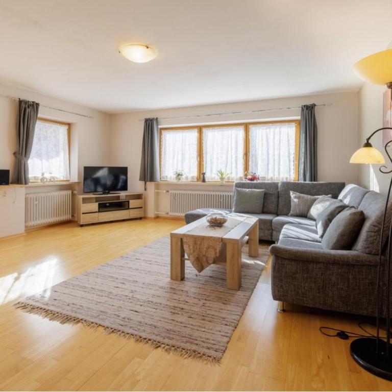 Ferienwohnungen am Westernberg inkl. Chiemgaukarte - Apartment - 1