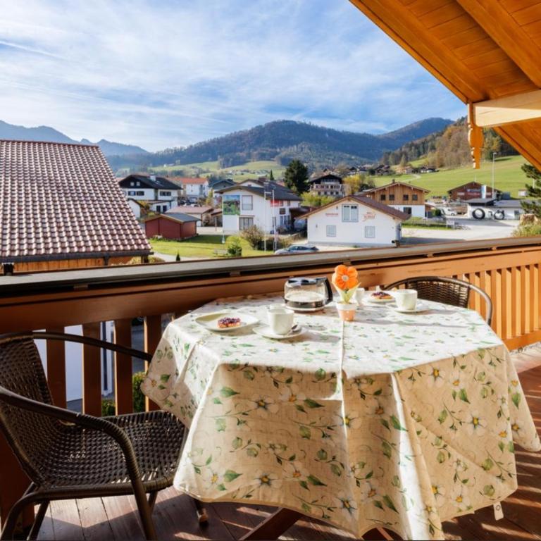 Ferienwohnungen am Westernberg inkl. Chiemgaukarte - Apartment mit Gartenblick - 7