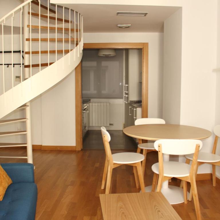Aloha Apartamentos - Apartamento Dúplex con vista lateral a Plaza del Castillo - 2