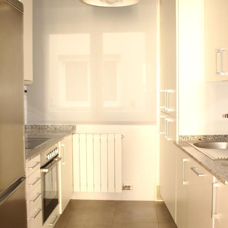 Aloha Apartamentos - Apartamento Dúplex con vista lateral a Plaza del Castillo - 3