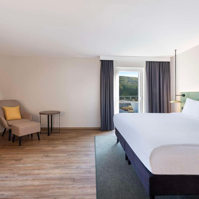 Hilton Garden Inn Innsbruck Tivoli - Deluxe Eckzimmer mit Kingsize-Bett - 1