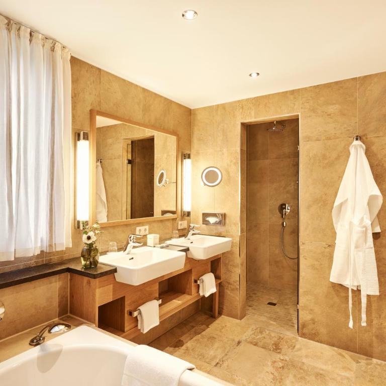Hotel Gsteig - Suite mit Seeblick - 1