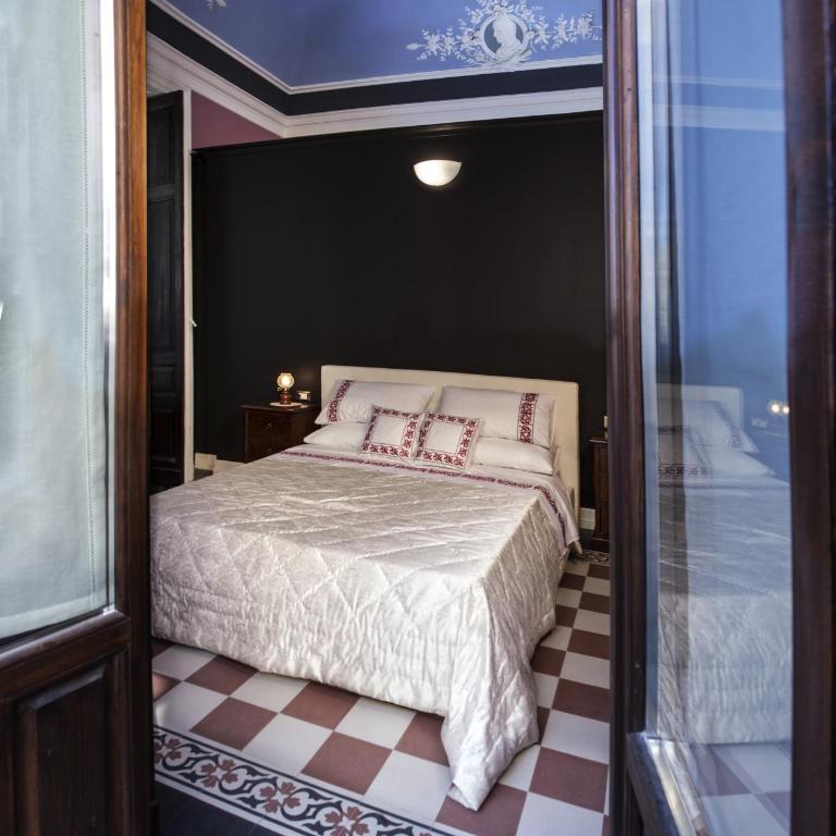 Art Fashion House Luxury Rooms - Suite with Balcony - 9