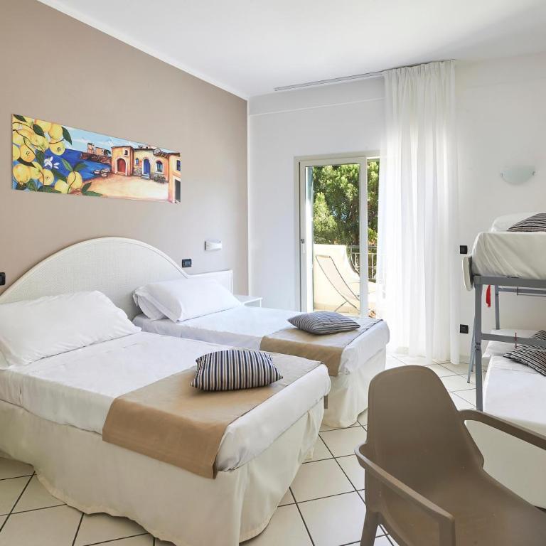 CDSHotels Terrasini - Città del Mare - Camera Quadrupla Comfort con Vista Giardino - 4
