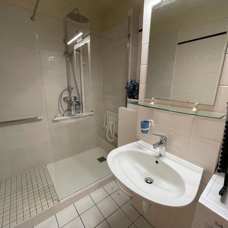Le Kablé - Proche Palais de la Musique et des Congrès - Lycée Kléber - Three-Bedroom Apartment - 14