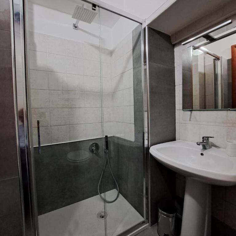 78 Materdei - Camera Matrimoniale con Bagno Privato Esterno - 13