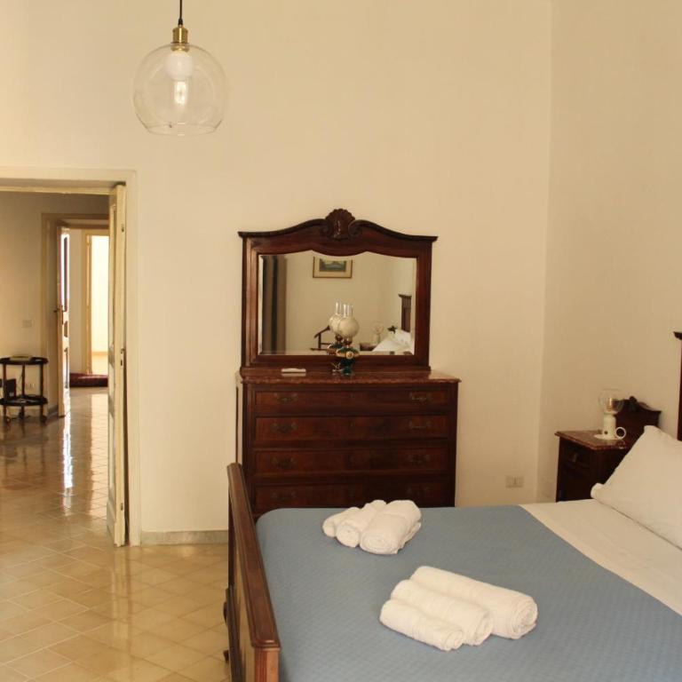 78 Materdei - Camera Matrimoniale con Bagno Privato Esterno - 9