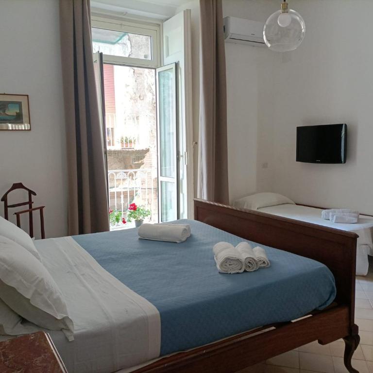 78 Materdei - Camera Matrimoniale con Bagno Privato Esterno - 8