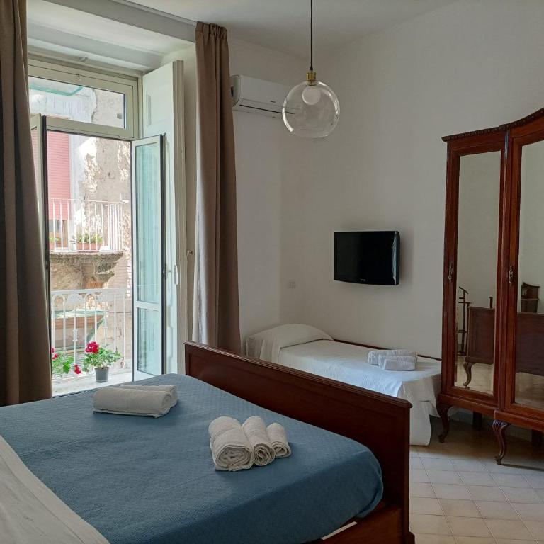 78 Materdei - Camera Matrimoniale con Bagno Privato Esterno - 10