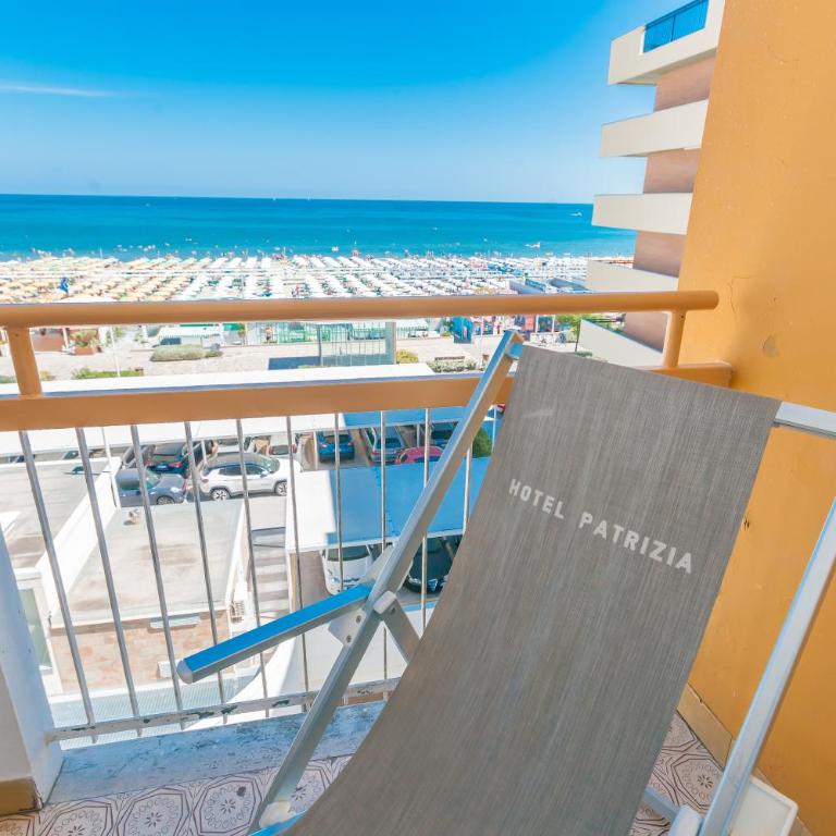 Hotel Patrizia - Quadruple Room with Balcony and Front Sea View - 12
