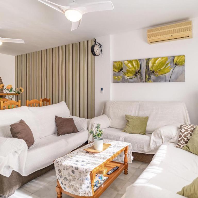 Lovely Apartment In Benalmádena With Wifi - Apartamento de 2 dormitorios - 3