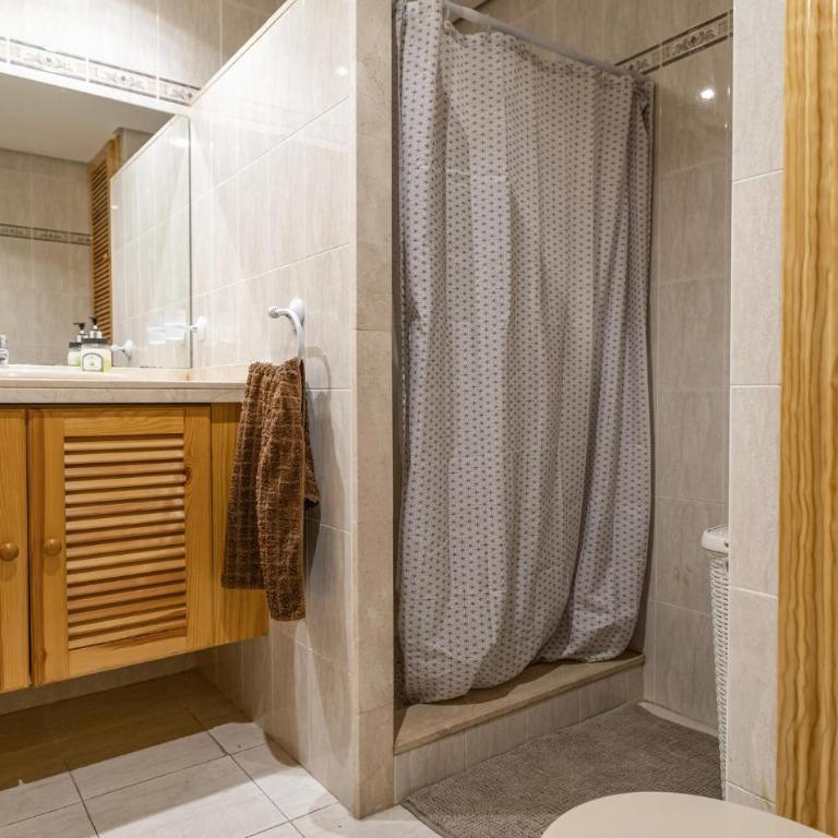Lovely Apartment In Benalmádena With Wifi - Apartamento de 2 dormitorios - 9