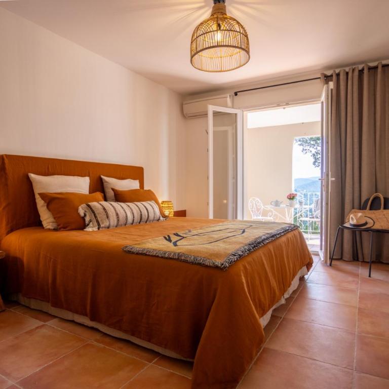 Villa Mimosa, climatisée avec Piscine et Vue Mer pour 10 personnes à La Londe-Les-Maures - Maison de Vacances - 17