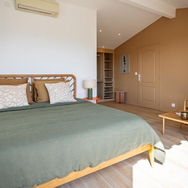 Villa Mimosa, climatisée avec Piscine et Vue Mer pour 10 personnes à La Londe-Les-Maures - Maison de Vacances - 19
