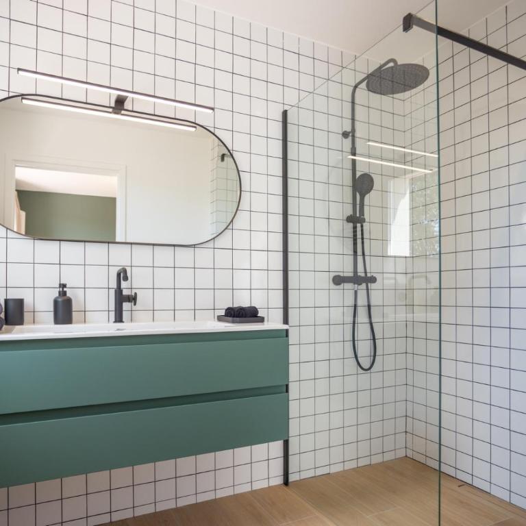 Villa Mimosa, climatisée avec Piscine et Vue Mer pour 10 personnes à La Londe-Les-Maures - Maison de Vacances - 14