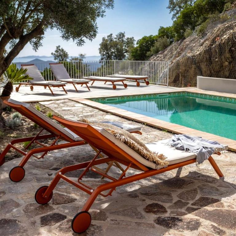 Villa Mimosa, climatisée avec Piscine et Vue Mer pour 10 personnes à La Londe-Les-Maures - Maison de Vacances - 2