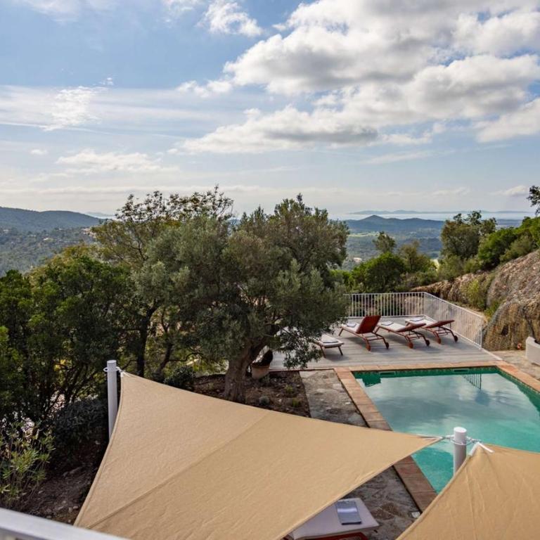 Villa Mimosa, climatisée avec Piscine et Vue Mer pour 10 personnes à La Londe-Les-Maures - Maison de Vacances - 3