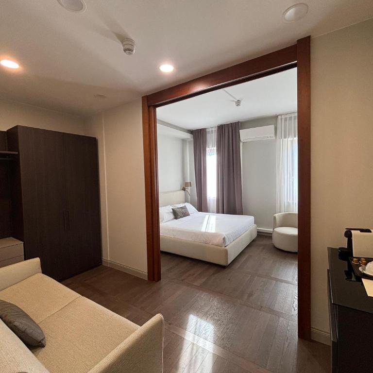Hotel Carlton - Junior Suite - 1
