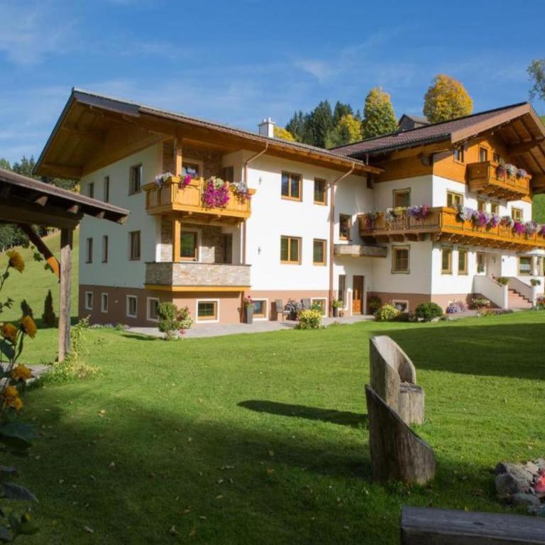 Apartment in Kaltenbach near Ski Lift - Three-Bedroom Apartment - 35