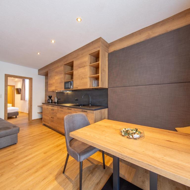 Haus Stefanie - Apartment mit 2 Schlafzimmern und Balkon - 1