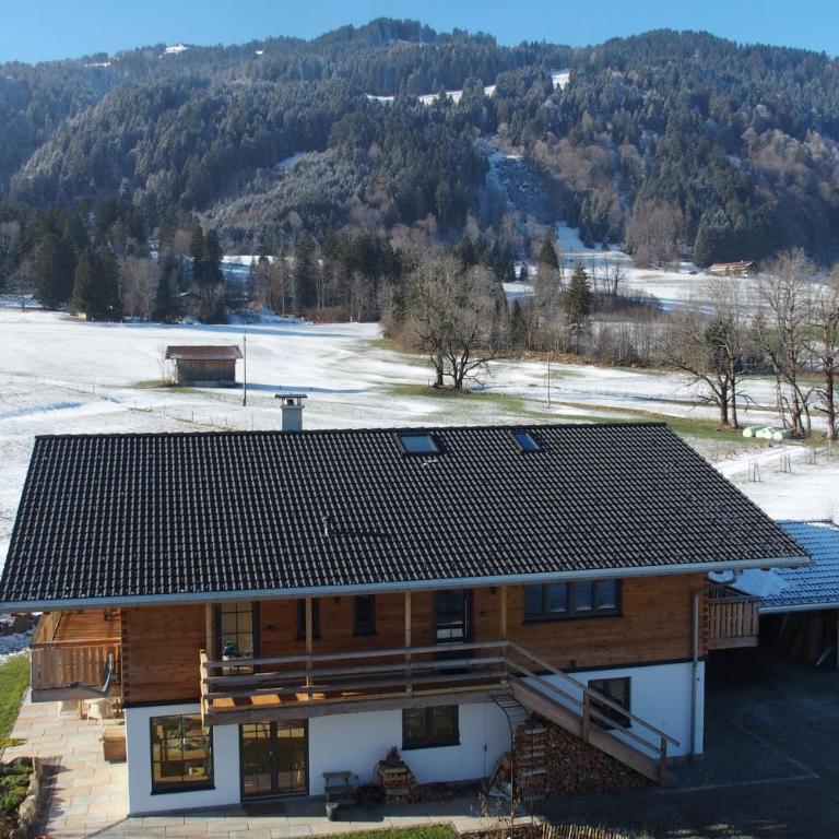 Ferienwohnung Streuobstwiese - Apartment mit 1 Schlafzimmer, Balkon und Bergblick - 1