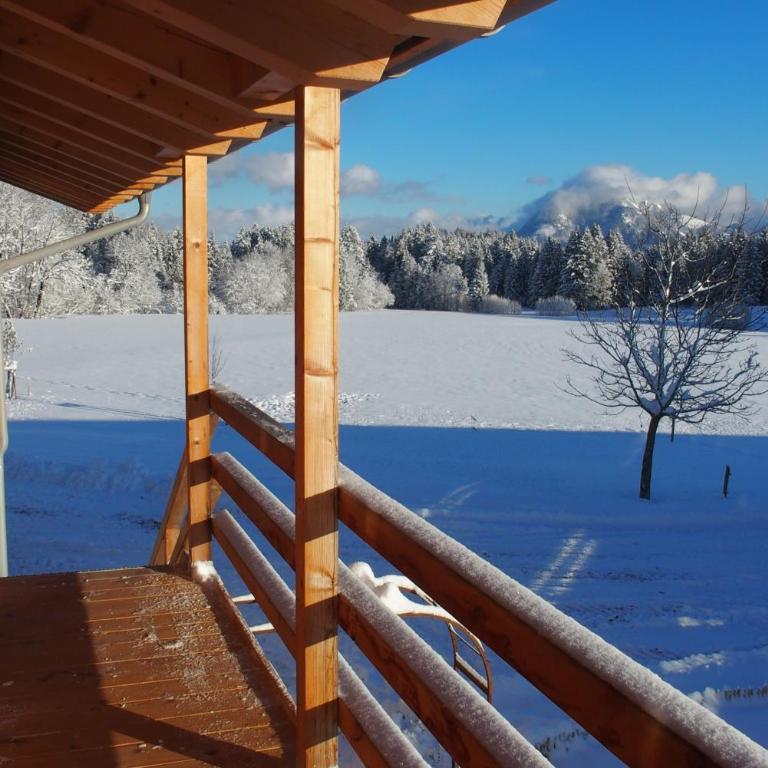 Ferienwohnung Streuobstwiese - Apartment mit 1 Schlafzimmer, Balkon und Bergblick - 12