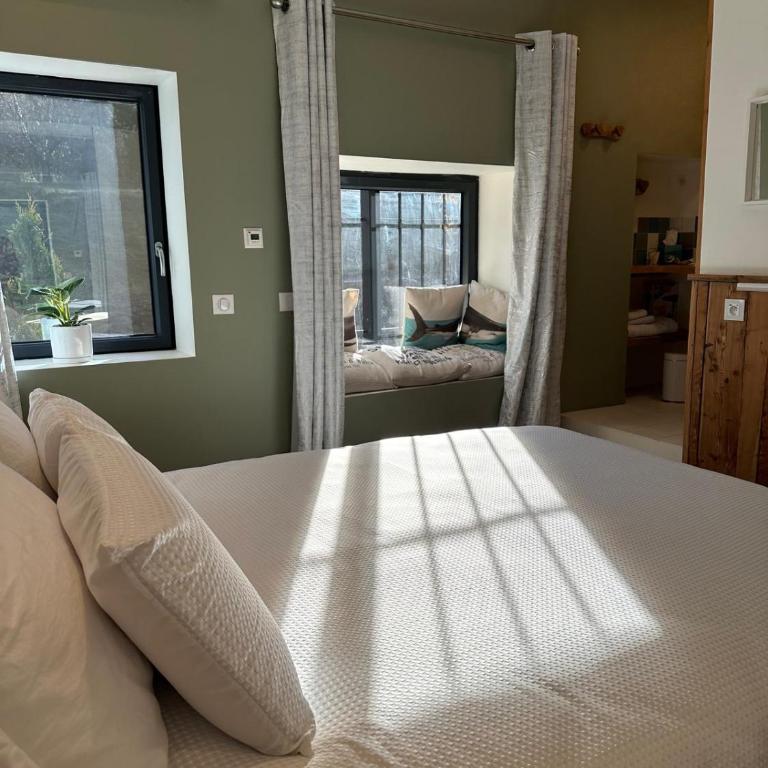 Papillon 05 - Wellness - 6 Pers - Sauna - Jacuzzi - Parking - Chambre Double Deluxe avec Douche - 2