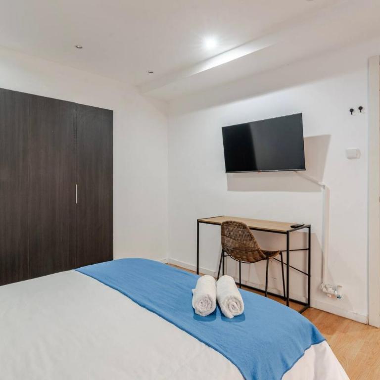 Harmony Stay ROOMS - Queen Room with Shared Bathroom - 4