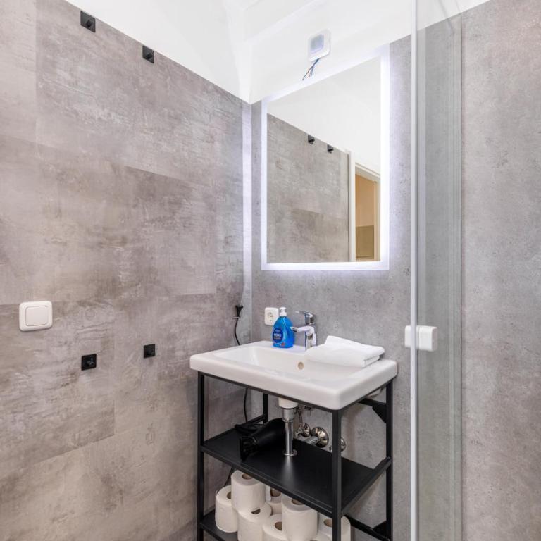 Gemütliche, moderne Ferienwohnung in Stadtnähe - Apartment mit 1 Schlafzimmer und Balkon - 25