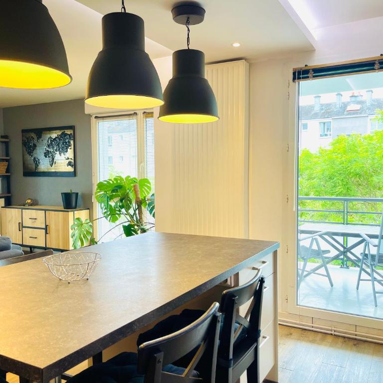 Cosy & Lumineux - Balcons - Spacieux - Parking rue - Appartement 2 Chambres - 10
