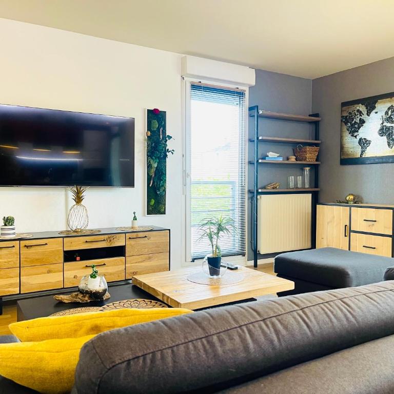Cosy & Lumineux - Balcons - Spacieux - Parking rue - Appartement 2 Chambres - 4