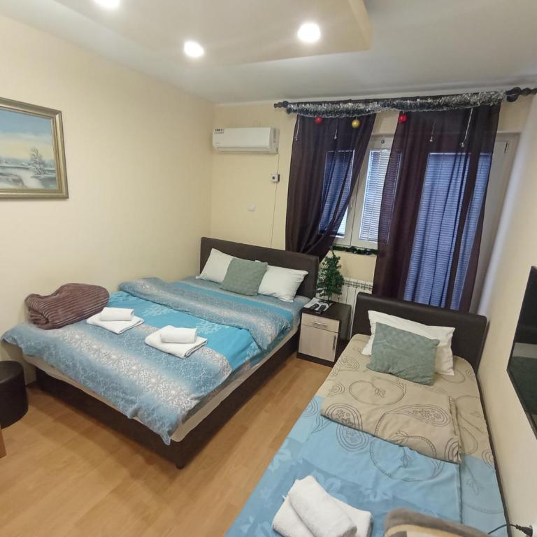 Apartments & Rooms -MDL Lazić - Trokrevetna Soba sa Kupatilom - 2