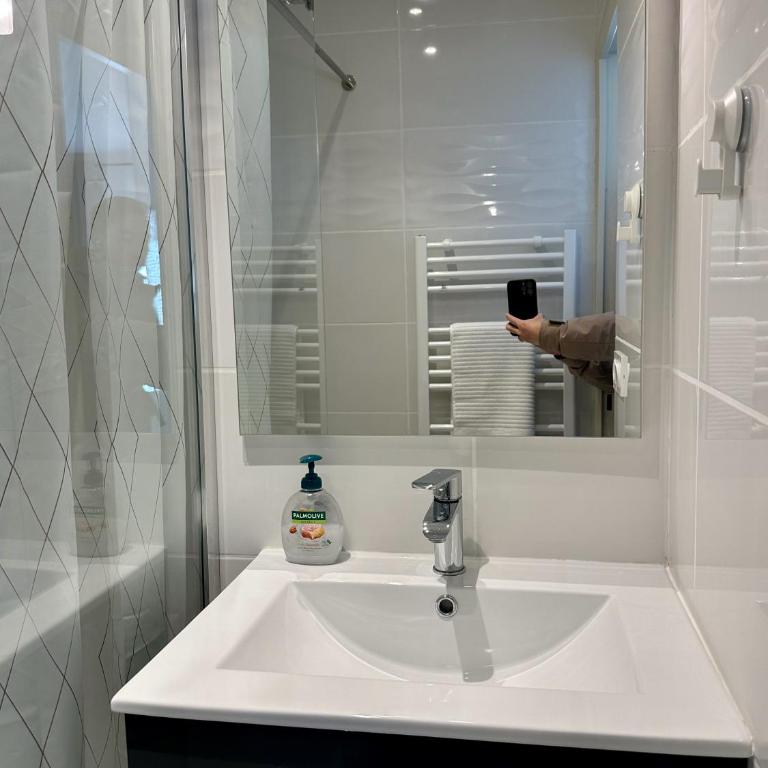 Side Ocean View Studio, 24H Check-In and Out, Air Conditioner, Close to Airport - Appartement 1 Chambre - 16
