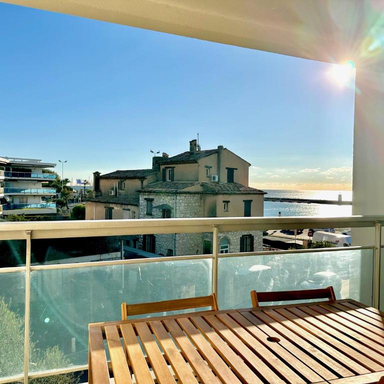 Side Ocean View Studio, 24H Check-In and Out, Air Conditioner, Close to Airport - Appartement 1 Chambre - 1