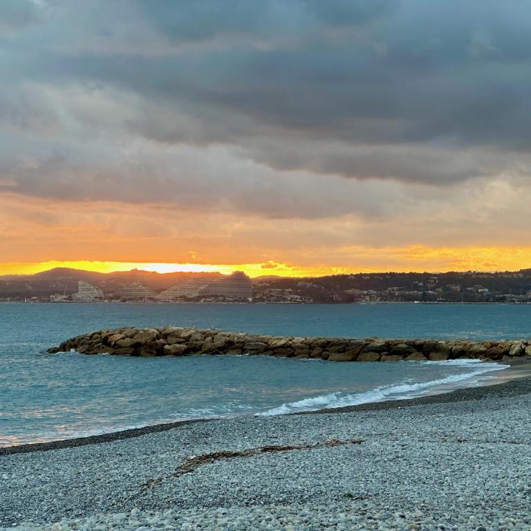 Side Ocean View Studio, 24H Check-In and Out, Air Conditioner, Close to Airport - Appartement 1 Chambre - 34