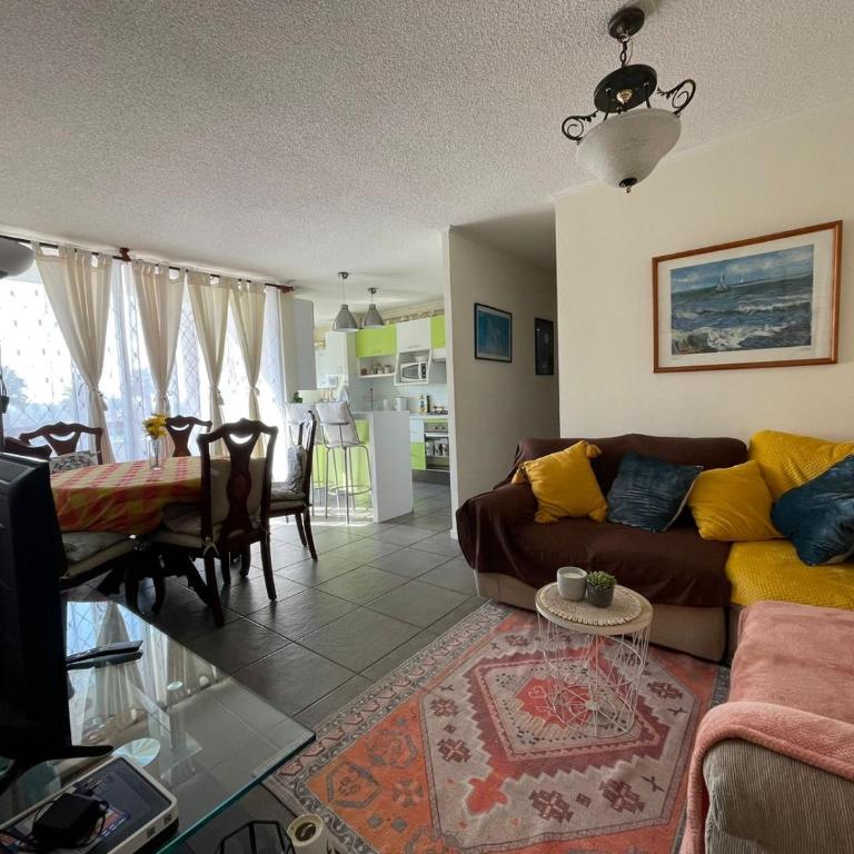 Departamento a pasos de la playa - Apartamento de 3 dormitorios con balcón - 2