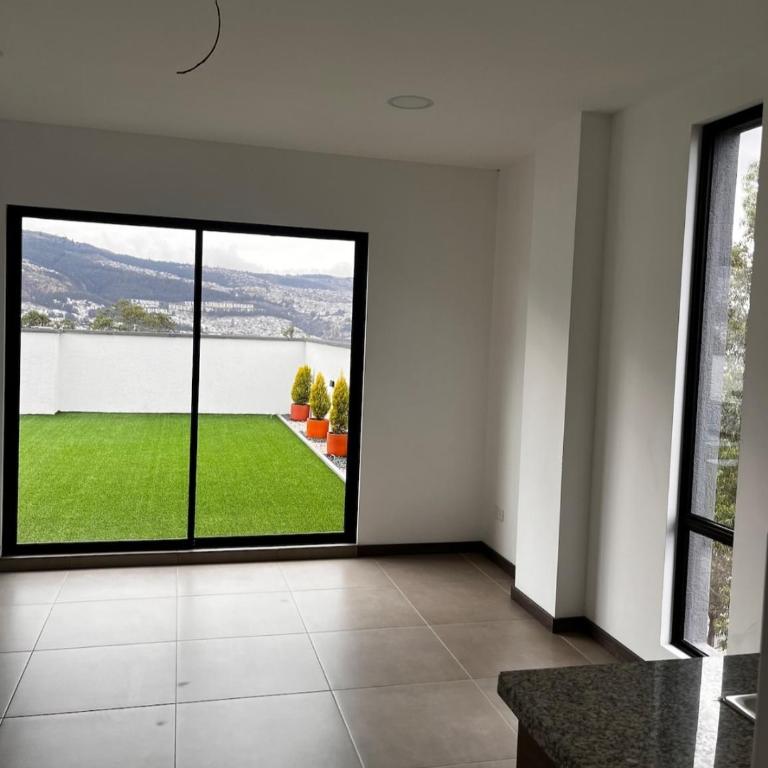 Departamento Ponceano Alto, atrás del supermaxi de la real audiencia - Apartamento de 1 dormitorio - 8