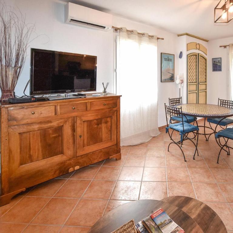 Stunning Home In Vaison-La-Romaine With Wifi - Maison de Vacances 1 Chambre - 1