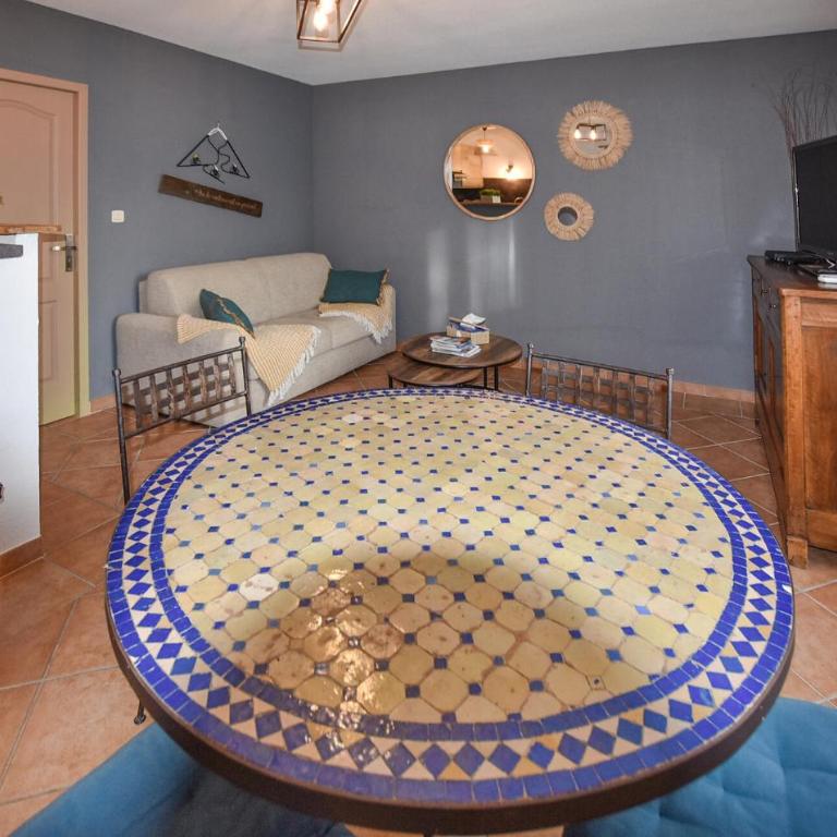 Stunning Home In Vaison-La-Romaine With Wifi - Maison de Vacances 1 Chambre - 2