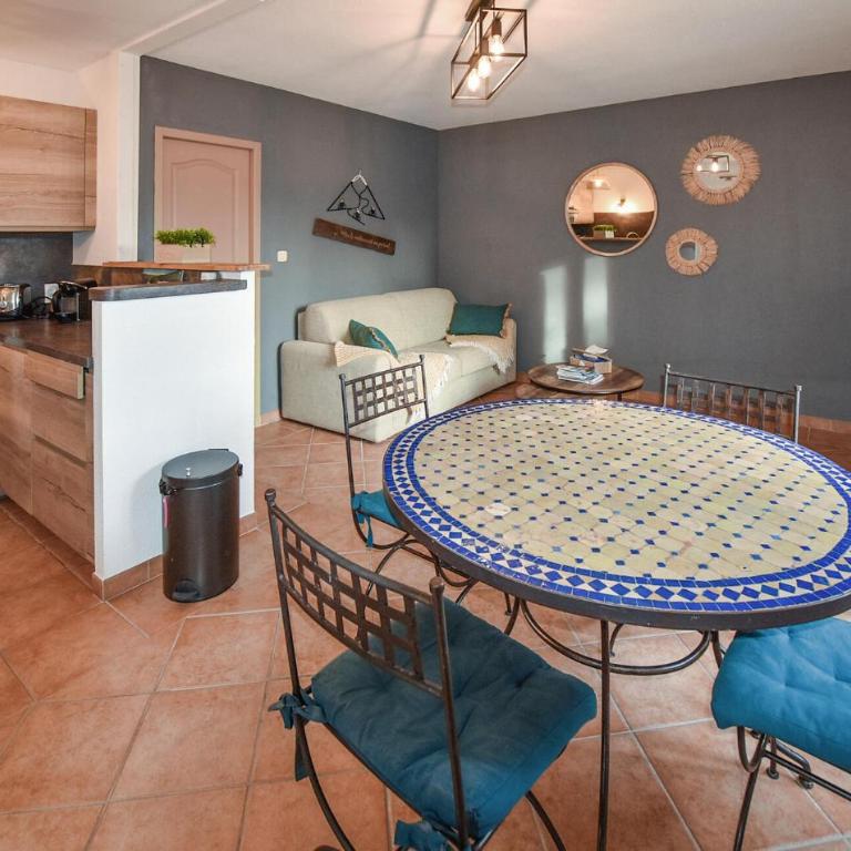 Stunning Home In Vaison-La-Romaine With Wifi - Maison de Vacances 1 Chambre - 5