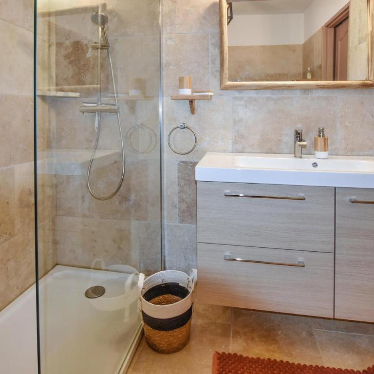 Stunning Home In Vaison-La-Romaine With Wifi - Maison de Vacances 1 Chambre - 8