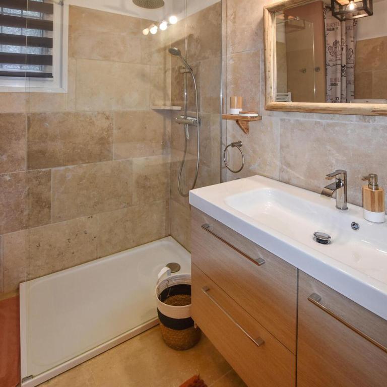 Stunning Home In Vaison-La-Romaine With Wifi - Maison de Vacances 1 Chambre - 9