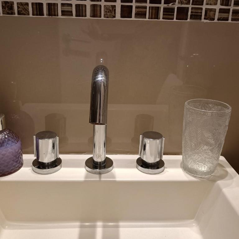 Depto céntrico excelente ubicación, con cochera, pileta y patio - Apartment with Garden View - 17