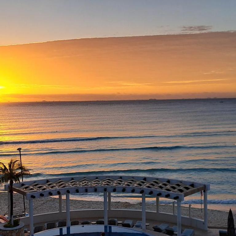 SUNSET FISHERMEN BEACH & SPA RESORT-Optional All Inclusive- 3 UNITS CHOICE-ROOM - 344A Ocean view with terrace- ROOM 344B No terrace, View from window to park - STUDIO 344C Ocean View Studio for 2- Playacar Beach, Phase 1-NO ELEVATOR! - Habitación Doble Deluxe con balcón y vistas al mar - 23
